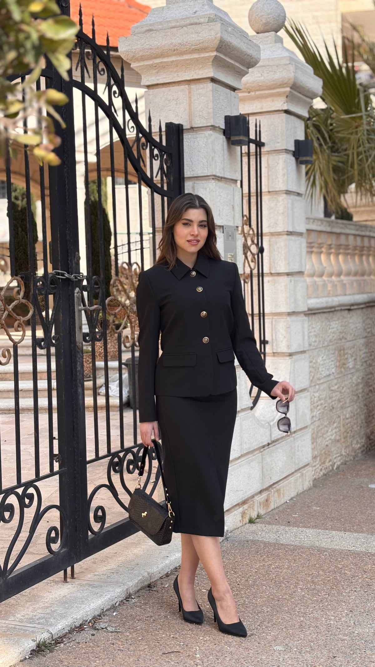 طقم اسود بليزر مع تنورة
