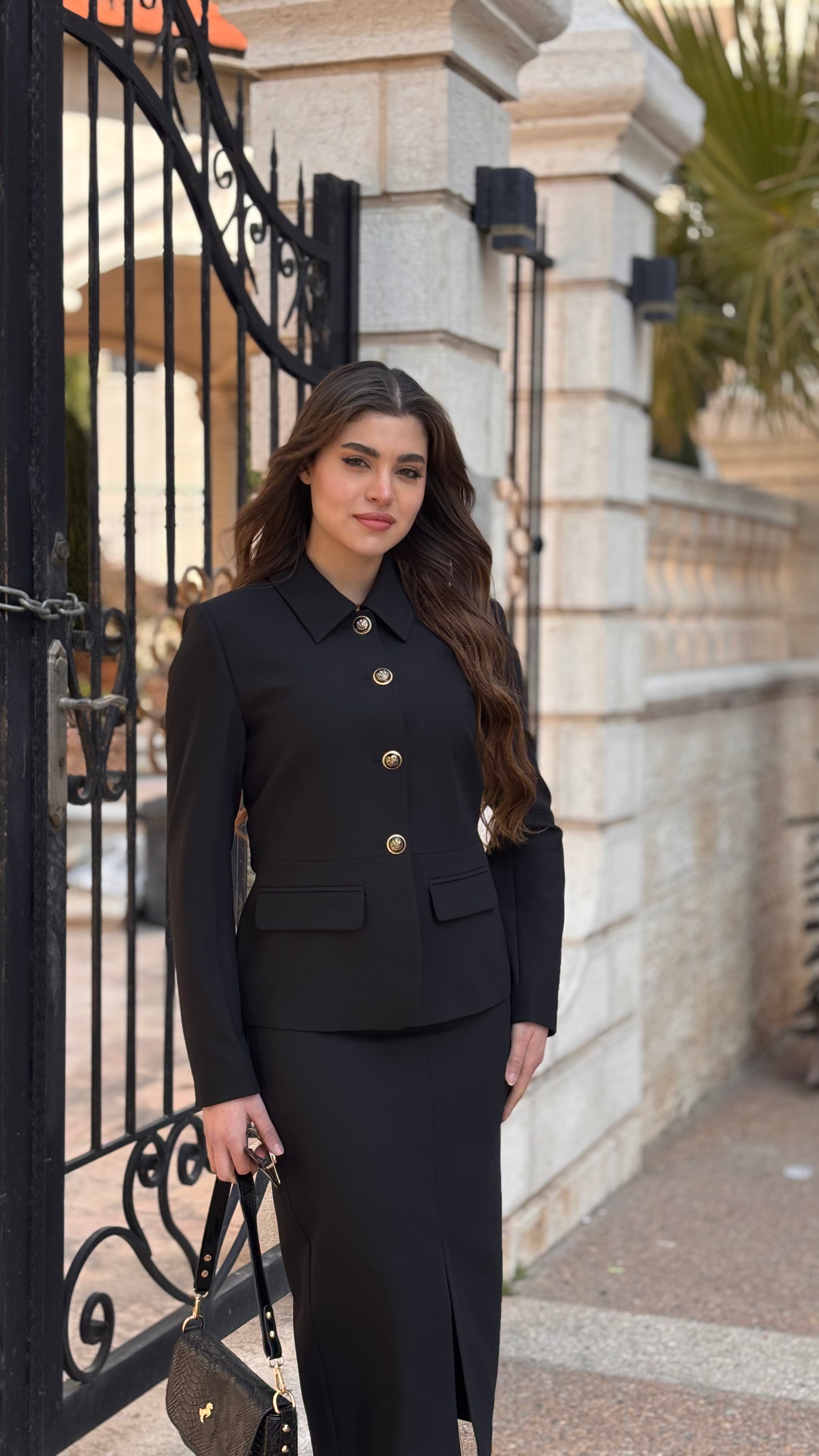 طقم اسود بليزر مع تنورة